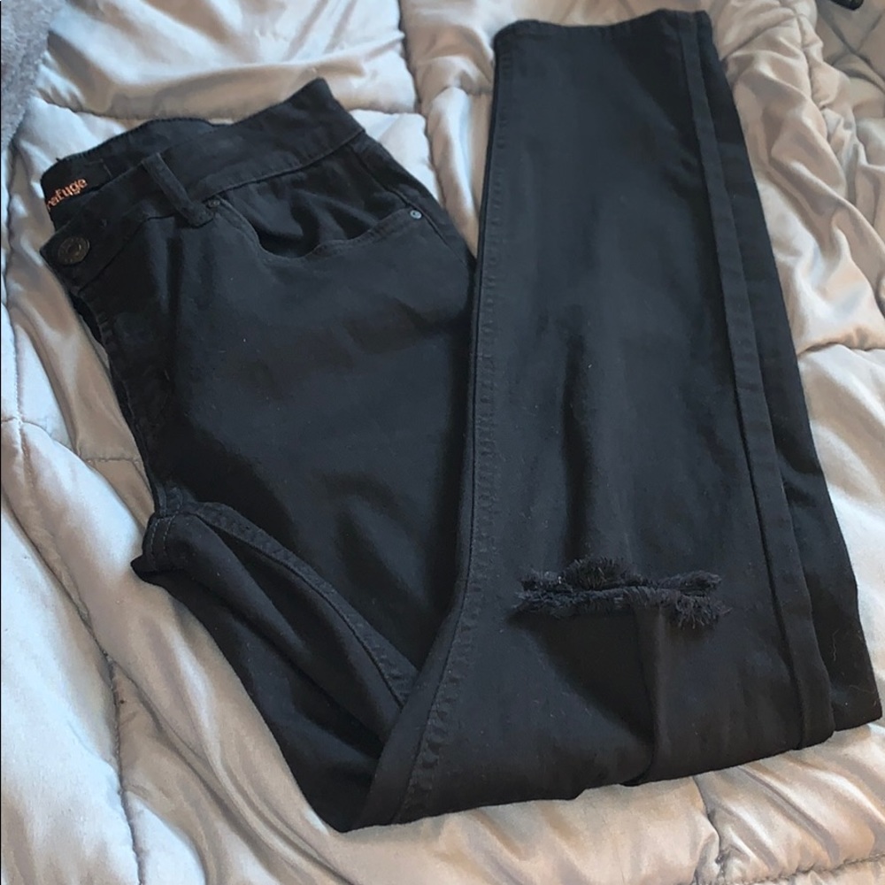 BLACK SKINNY JEANS